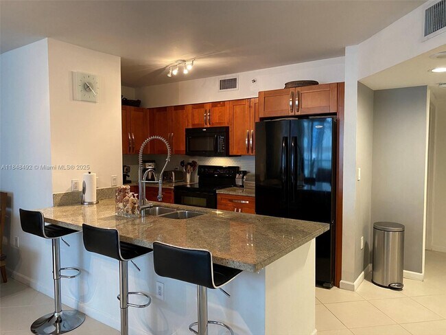 Building Photo - 1155 Brickell Bay Dr