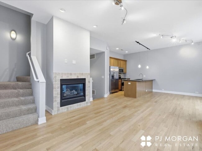 Building Photo - 2 Bedroom, 2 Bathroom Townhouse - Available Immediately