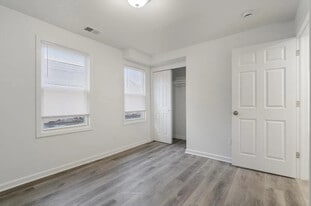 Building Photo - 146 Nassau St