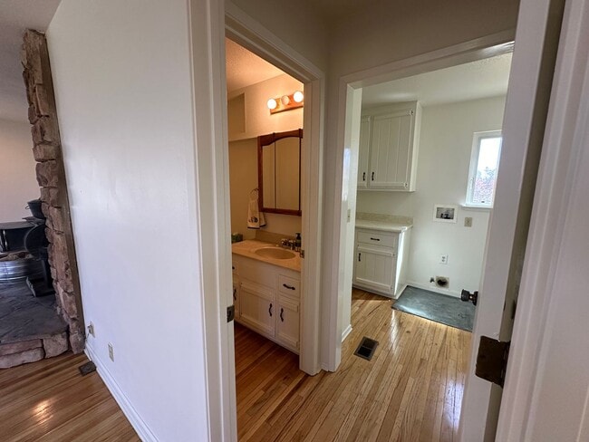 Building Photo - Gorgeous Multilevel 4 Bedroom 2.5 Bathroom Home on Acreage