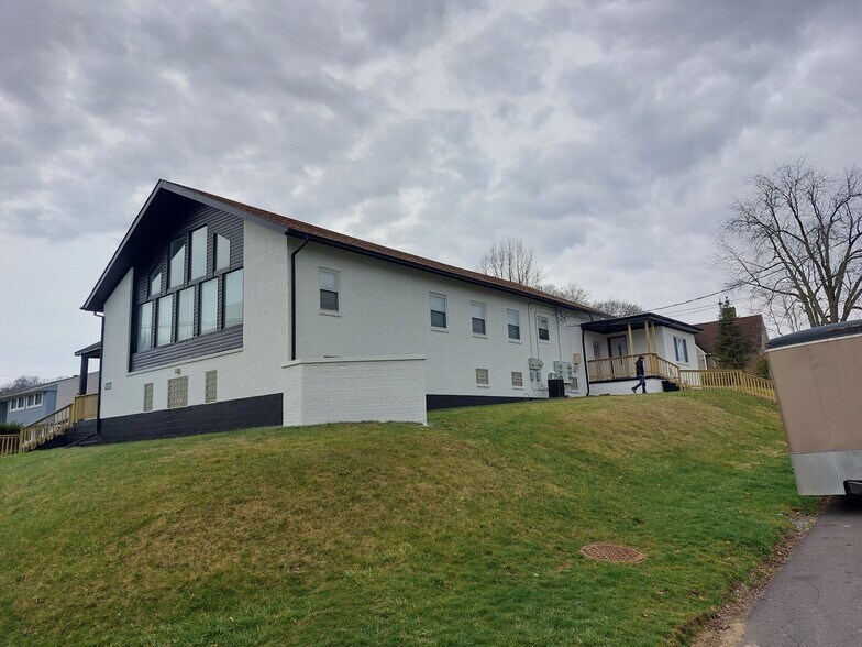 Building Photo - 2001 Davidson St