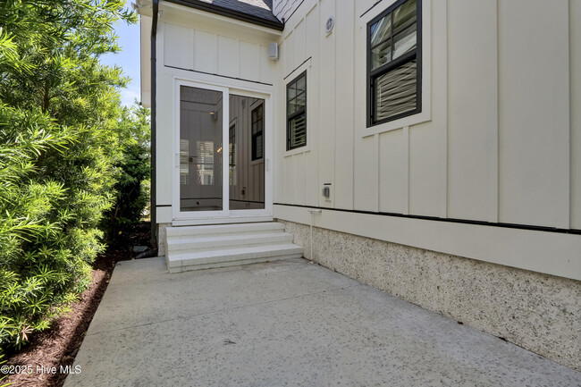 Building Photo - 856 Bedminister Ln