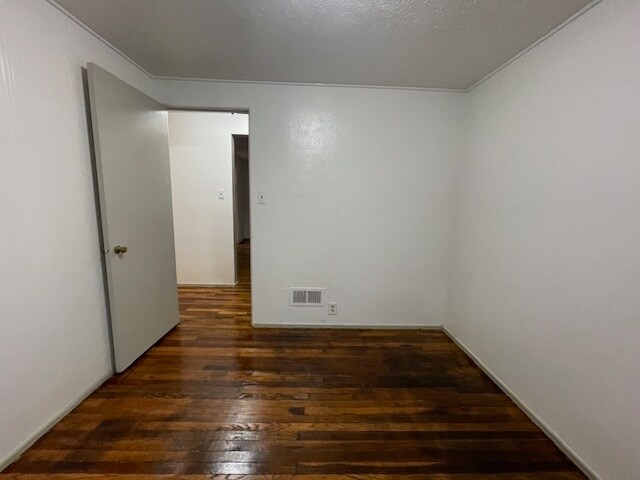 Building Photo - 2229 Parkview Pl