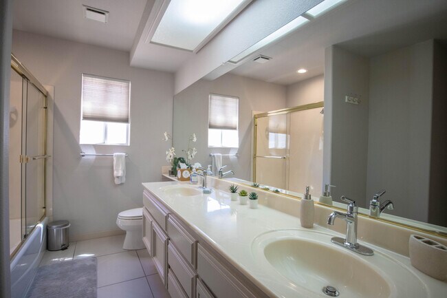 Building Photo - 48149 Vista Cielo
