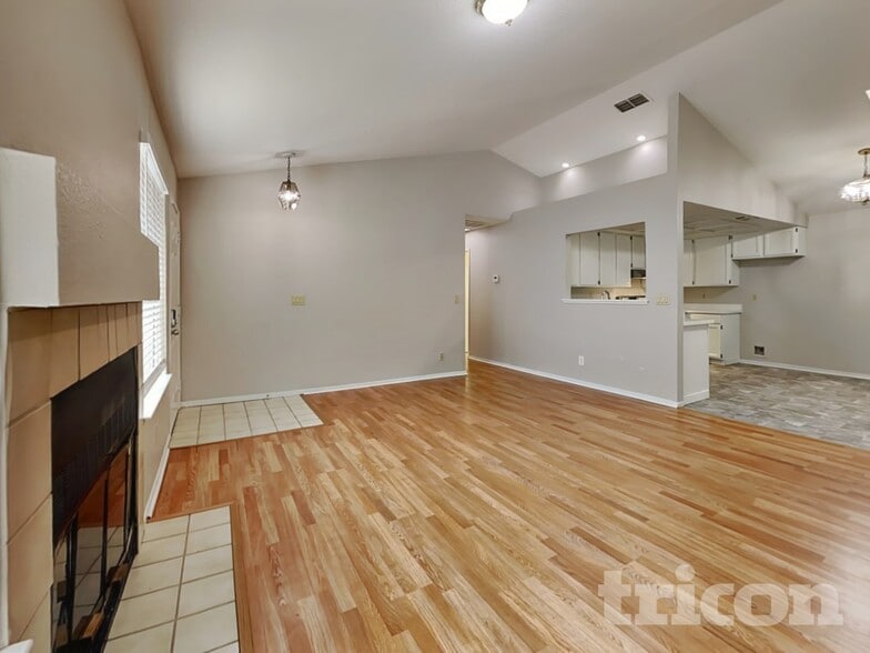 Building Photo - 7726 Robinette Rd