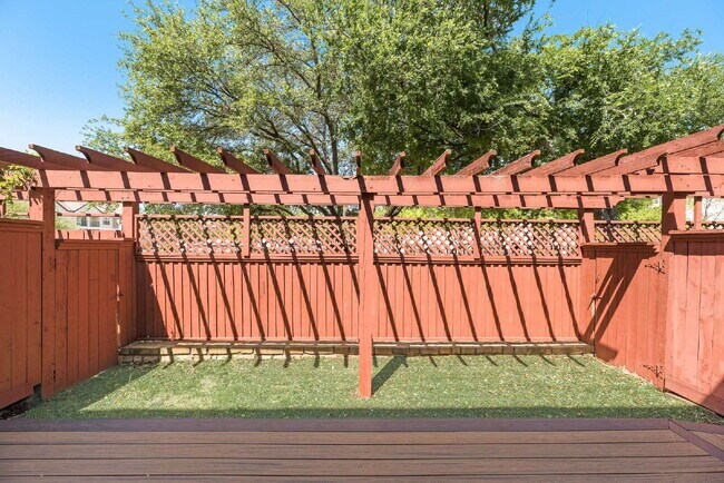 Building Photo - Dog friendly 3-2.5-2 Townhome in the heart of Plano!