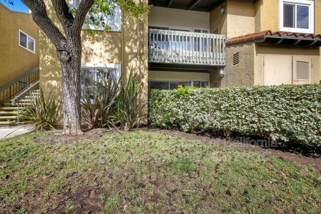 Building Photo - 17181 W Bernardo Dr