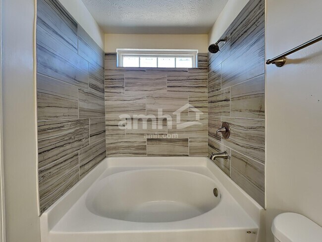 Building Photo - 1516 Chestnut Oak Dr