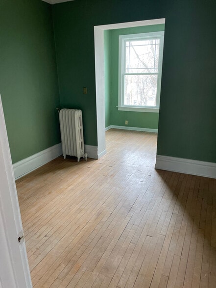 Building Photo - 418 S 4th St