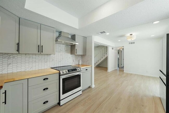 Building Photo - 11828 171st Ln N