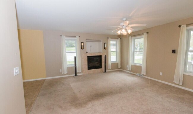 Building Photo - 14 Rowland St