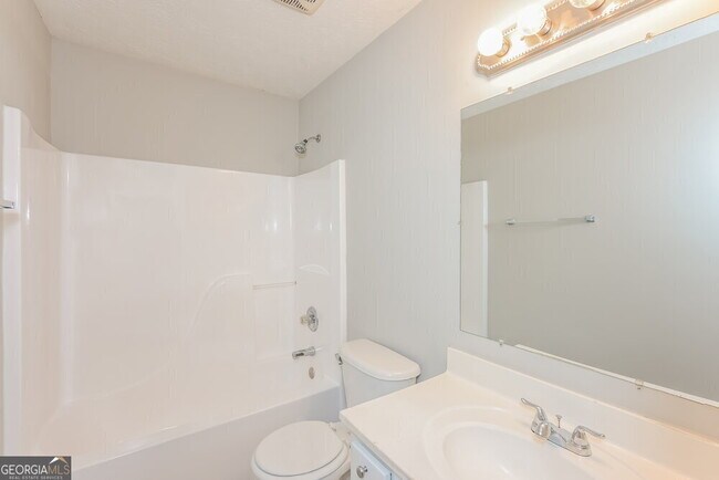 Building Photo - 3296 Goldenchain Dr
