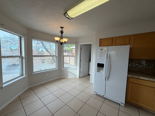 Building Photo - 3 Bedroom Home Available Near Paseo Del Norte Blvd NE & Rainbow Blvd NW!