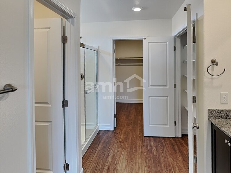 Building Photo - 5804 Petronius St