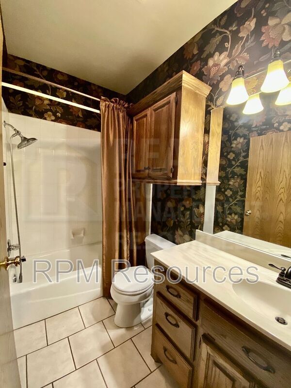 Building Photo - 216 Castle Rock Rd