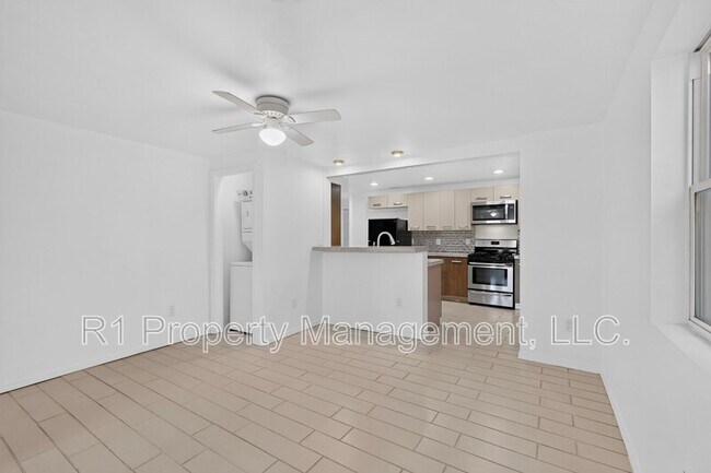 Building Photo - 823 San Lorenzo Ave NW