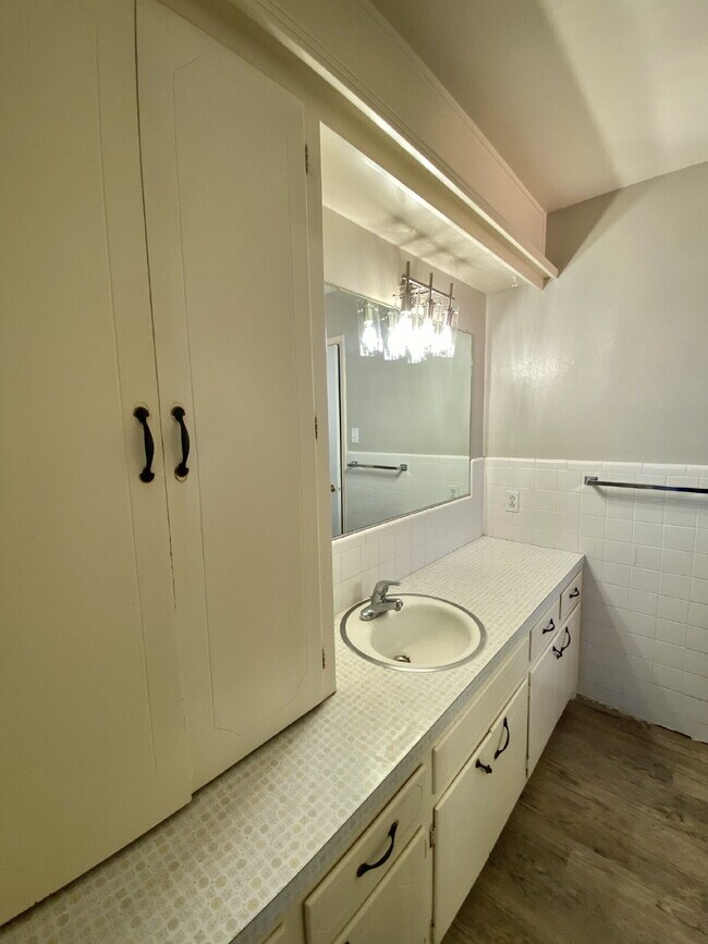 Building Photo - Spacious 4-Bedroom, 3-Bath Home in Central...