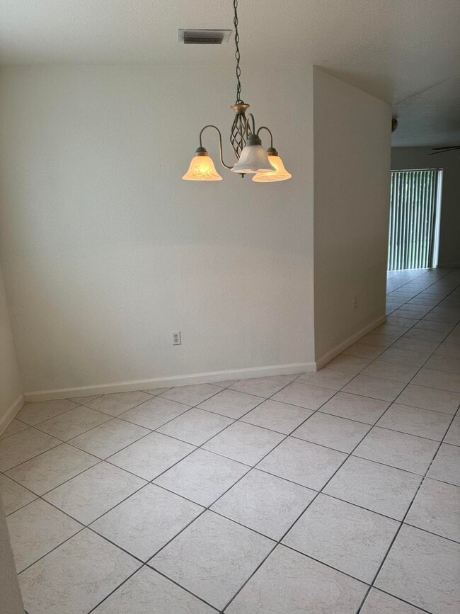 Building Photo - 1364 Climbing Rose Ln