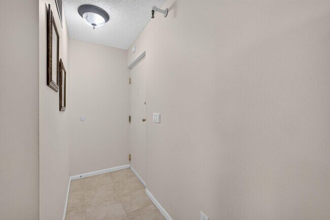 Building Photo - 2800 N Ocean Dr