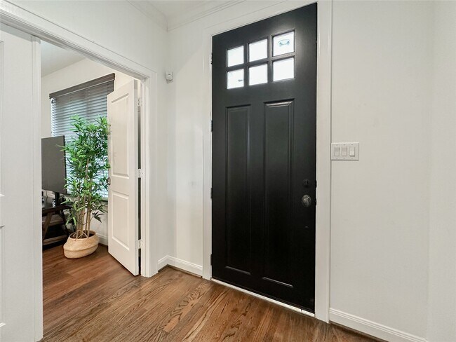 Building Photo - 2 Hermann Park Ct