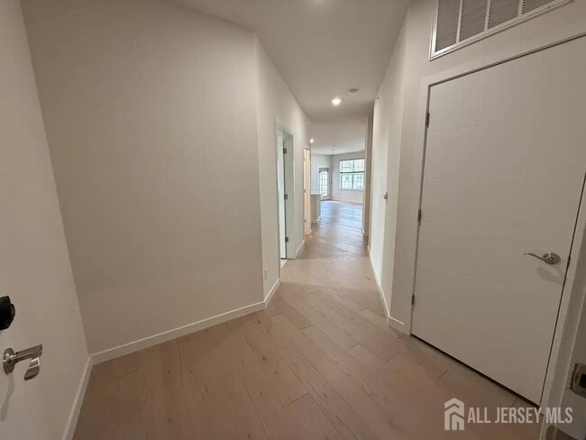 Building Photo - 243 Lohan Dr