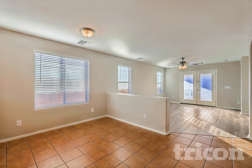 Building Photo - 25841 W Valley View Dr