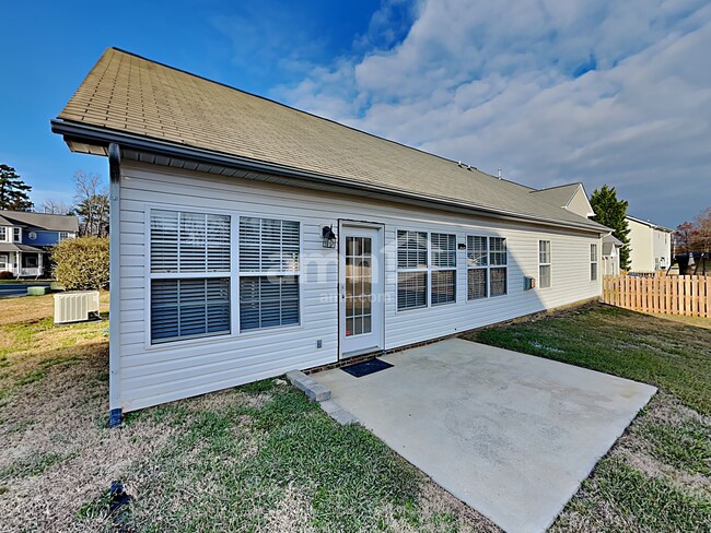 Building Photo - 2005 Sweet Gum Ct