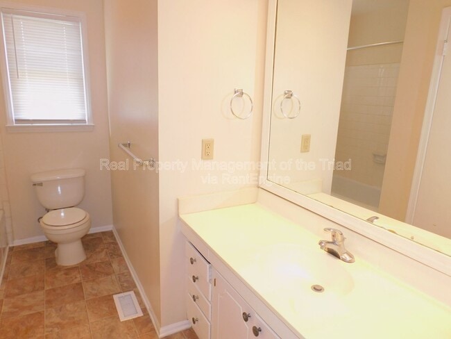 Building Photo - 905 Tipperary Dr