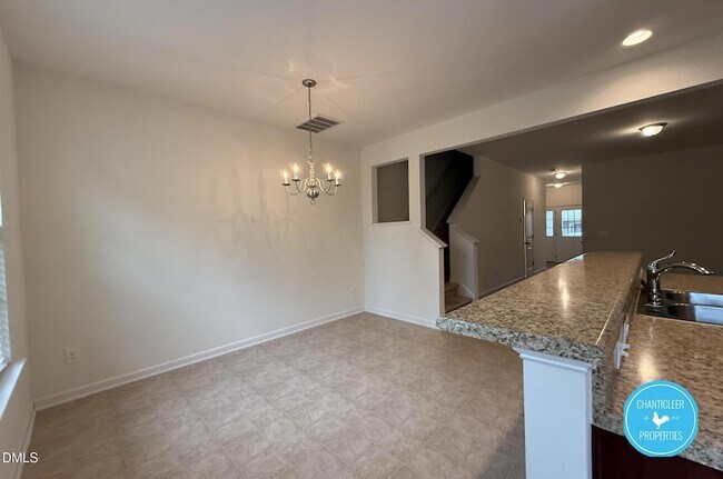 Building Photo - 49 E Grove Point Dr