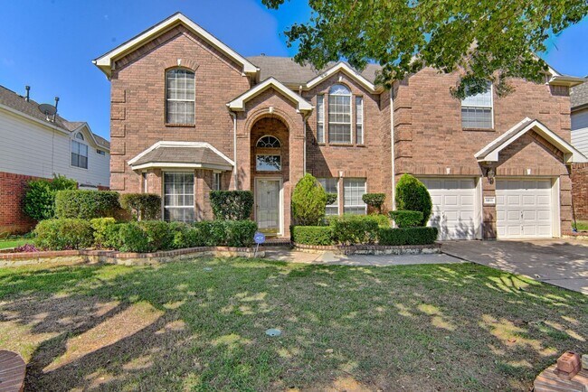 Building Photo - Large Mansfield High Home Centrally Located
