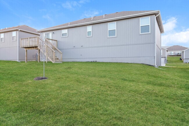 Building Photo - Fantastic 4bd/3ba home! Let yourself in!