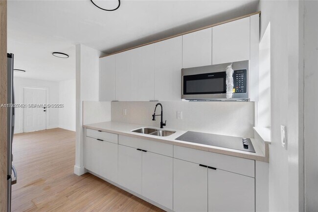 Building Photo - 417 NW 15th Ave