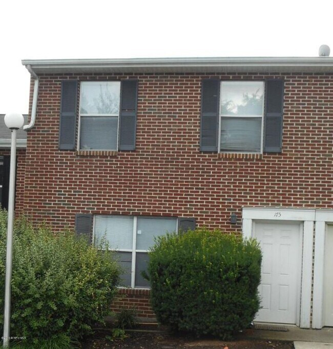 Primary Photo - Spacious Home in Prime Blacksburg Location!