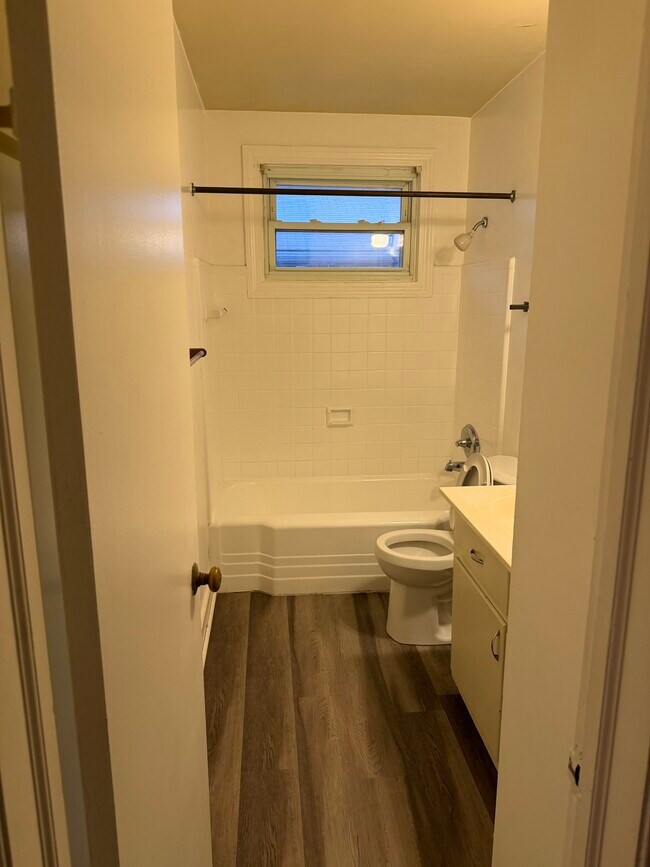 Building Photo - 705 Chandler Ave