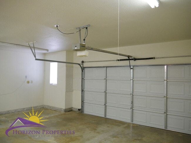 Building Photo - 9472 Clementine Way