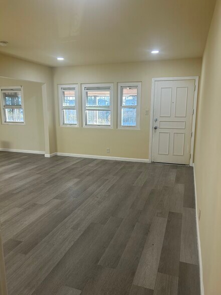 Building Photo - 11116 Doty Ave