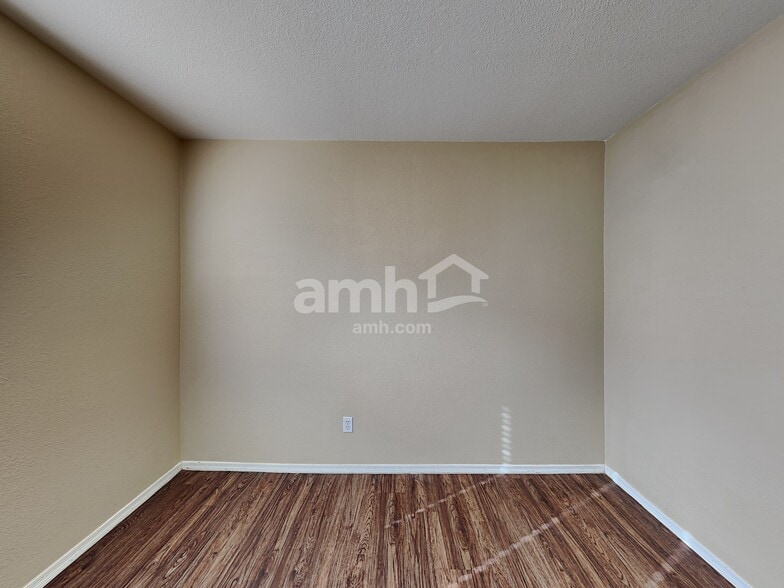 Building Photo - 7033 E Mitchell Flyer Rd