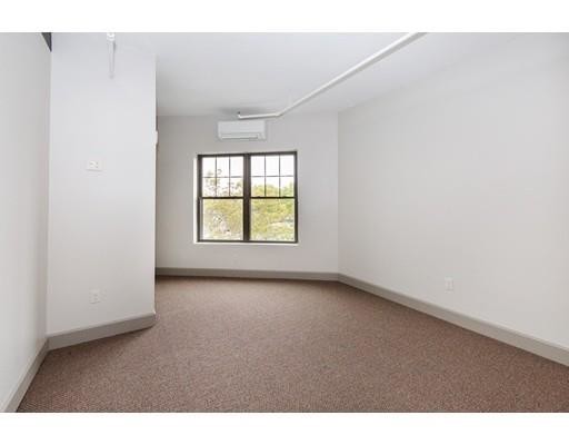Building Photo - 100 Sagamore St