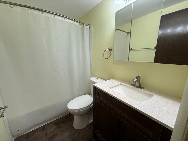 Building Photo - 1460 Fairlane Dr
