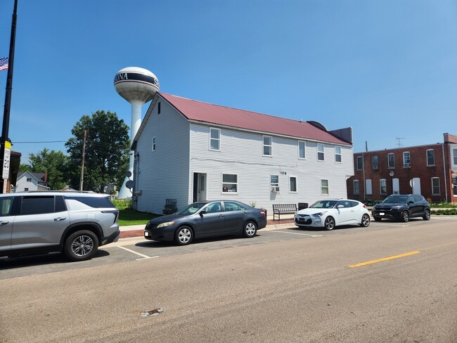 Building Photo - 106 W Comanche Ave
