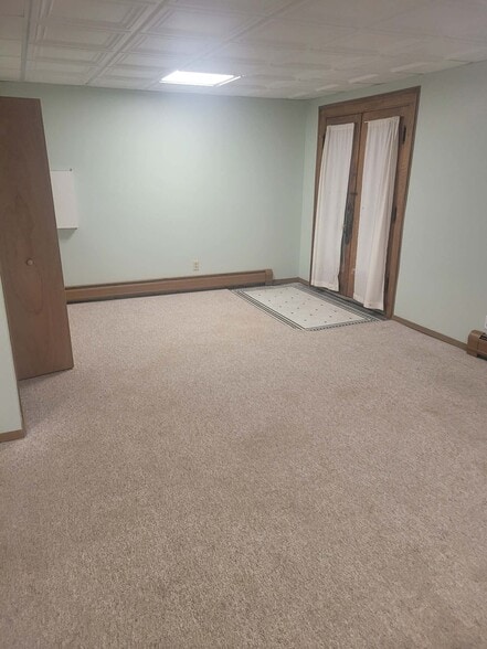 Building Photo - 301 E Main St