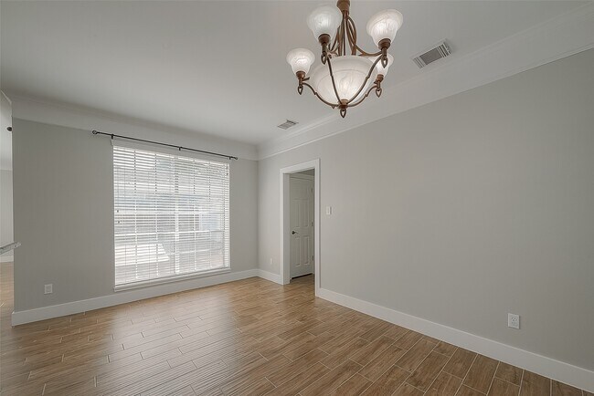 Building Photo - 8910 Bonnyview Dr