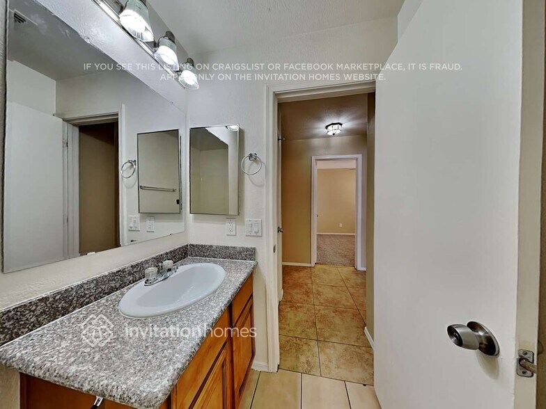 Building Photo - 5946 N 74th Dr