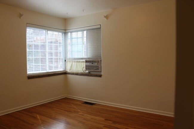 Building Photo - Charming 2 BR/1 BA House in the Hale/Mayfair Neighborhood!