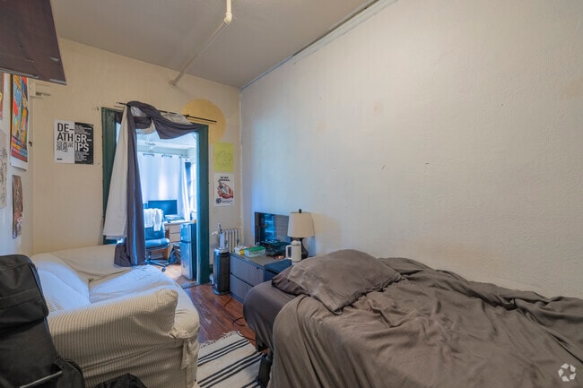 Third Floor Single - 155 SF - Cloyne Court