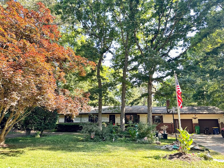 Building Photo - 907 Poplar St