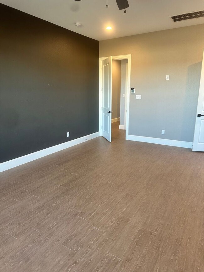 Building Photo - open concept 4bd - rent to own