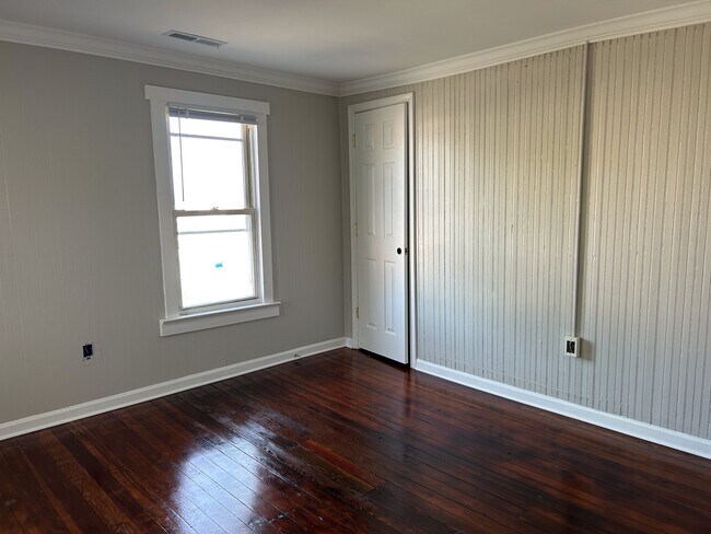 Building Photo - 381 National Ave