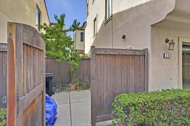 Building Photo - For Rent: Spacious 4BR/3.5BA Newer Home in...