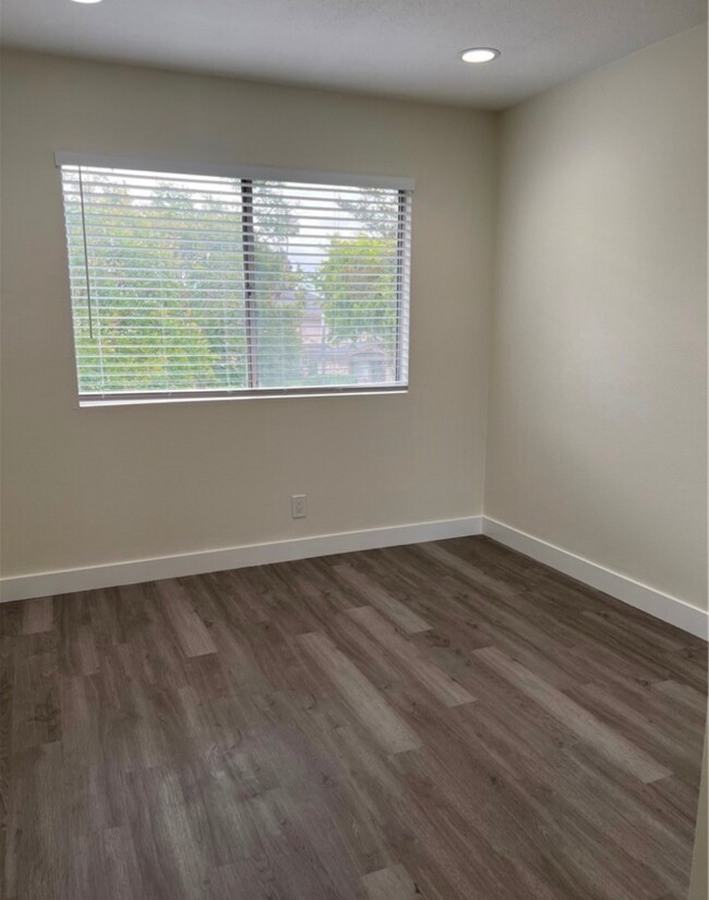 Building Photo - 1723 Normandy Pl